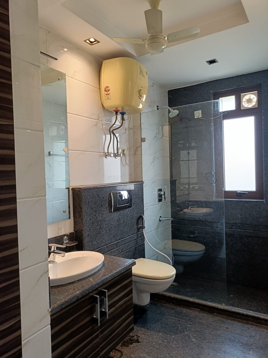 4 BHK + Servant Room Builder Floor For Rent in Luxury Builder Floor 