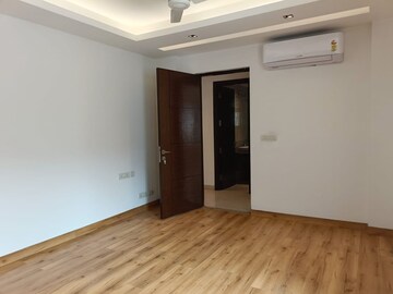 Room in 4 BHK Builder Floor at Kailash Colony – for Rent
