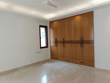 Room in 4 BHK Builder Floor at Kailash Colony – for Rent