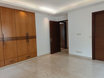 Room in 4 BHK Builder Floor at Kailash Colony – for Rent