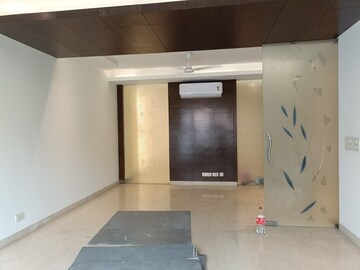 Room in 4 BHK Builder Floor at Kailash Colony – for Rent