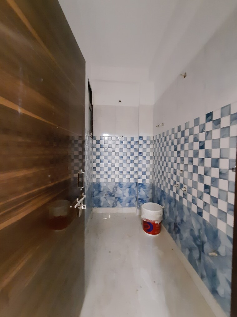 Bathroom, ankur vihar 2 Bedroom 620 Sq.Ft. Builder Floor In Ankur Vihar Delhi 8877073