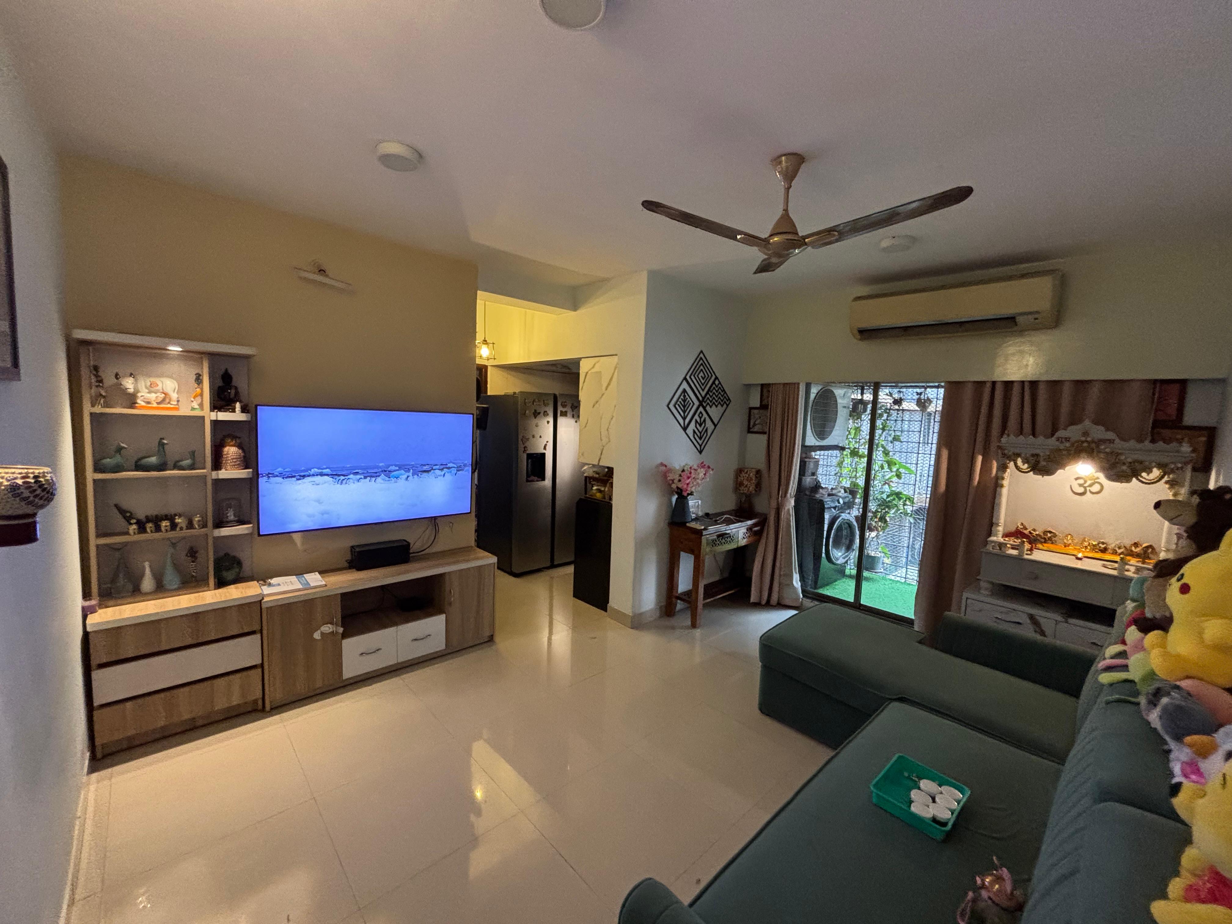 2 BHK 950 Sq.Ft. Apartment in Satellite Tower