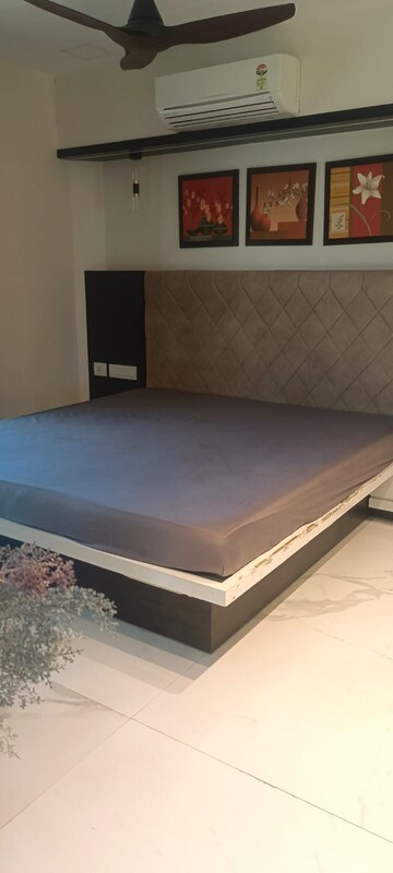 Bedroom in 2 BHK Apartment at Hubtown Hillcrest, Andheri East – for Rent