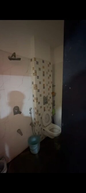 Master Bedroom in 2 BHK Apartment at Gokul Avenue Apartment, Kandivali East – for Sale