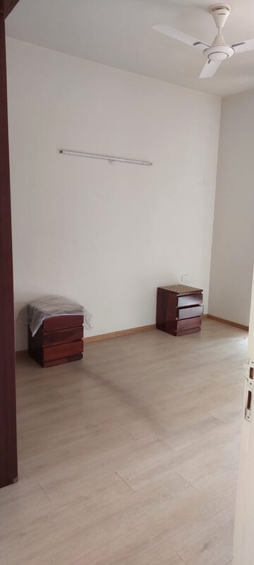 Room in 3 BHK Apartment at Ireo Victory Valley, Sector 67 – for Rent