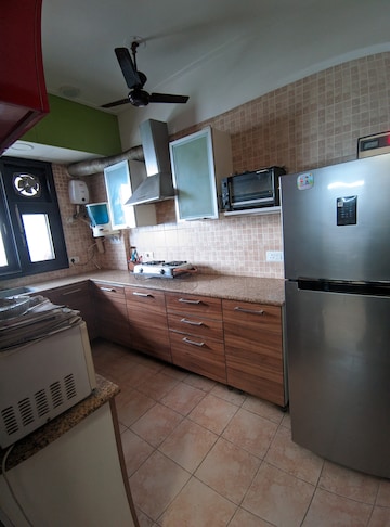 Furnished Amenities in 2 BHK Apartment at Eros Kenwood Tower, Sector 39 – for Rent