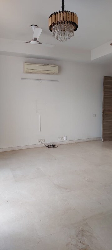 Room in 3 BHK Apartment at Ireo Victory Valley, Sector 67 – for Rent
