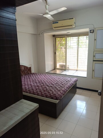 Bedroom in 2 BHK Apartment at Kandivali East – for Rent
