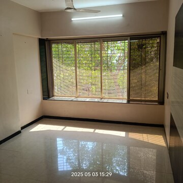 Room in 2 BHK Apartment at Kandivali East – for Rent