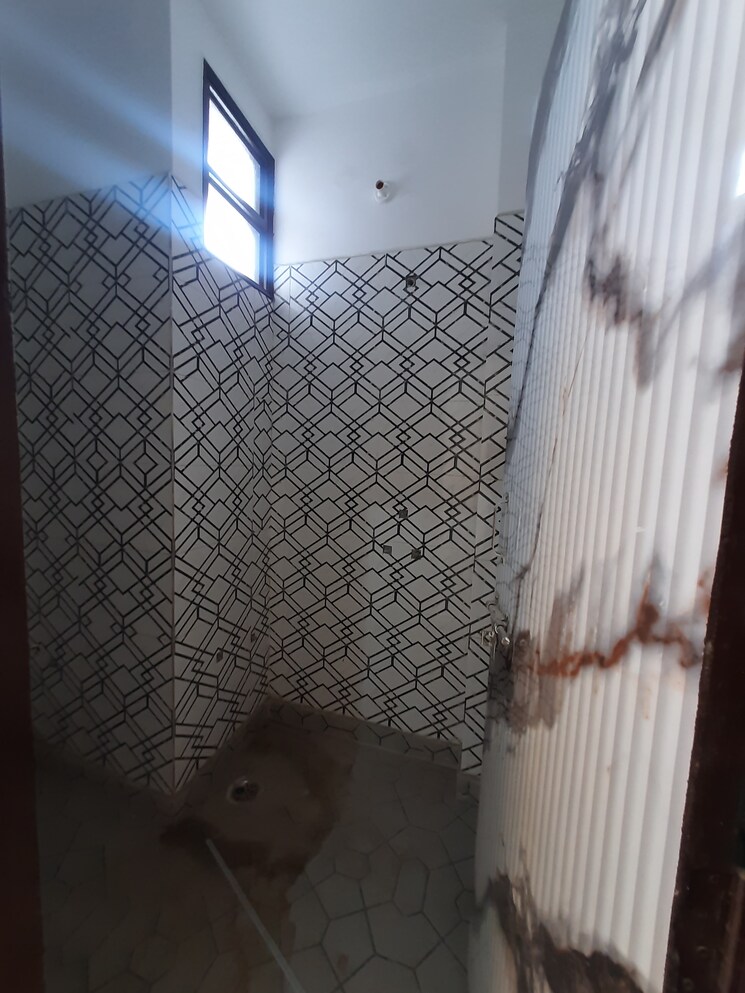 Bathroom, ankur vihar 2 Bedroom 640 Sq.Ft. Builder Floor In Ankur Vihar Delhi 8877357