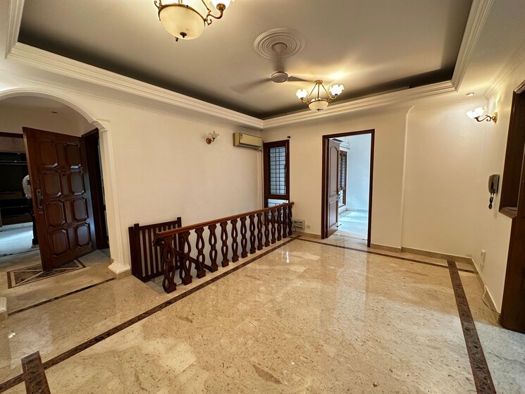 Room, defence colony 3.5 Bedroom 3200 Sq.Ft. Apartment In Defence Colony Delhi 8877339