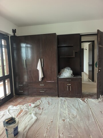 Living Room in 4 BHK Apartment at Eros Kenwood Tower, Sector 39 – for Rent