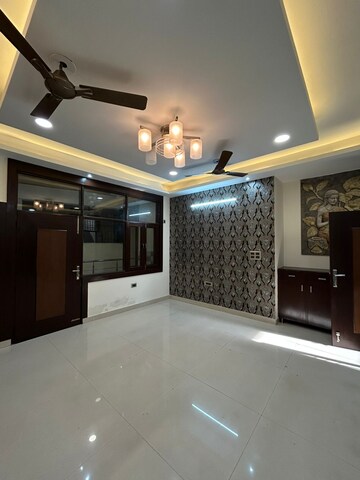 Living Room in 4 BHK Builder Floor at Syndicate Staff Quarters Vasundhara, Vasundhara Sector 4 – for Sale