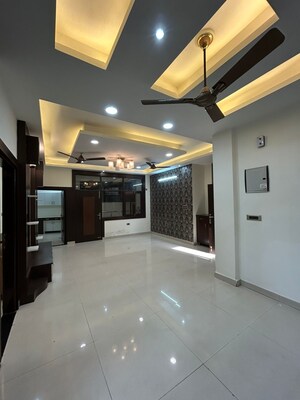 Kitchen in 4 BHK Builder Floor at Syndicate Staff Quarters Vasundhara, Vasundhara Sector 4 – for Sale