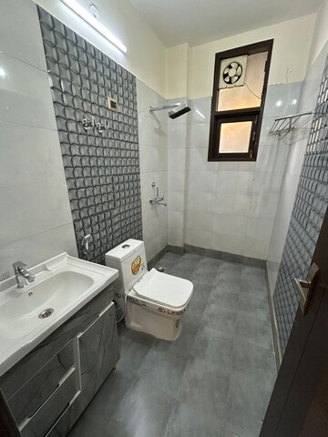 Bathroom in 4 BHK Builder Floor at Syndicate Staff Quarters Vasundhara, Vasundhara Sector 4 – for Sale