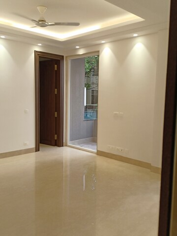Room in 4 BHK Apartment at Boutique Residential Apartments D-6 4, Vasant Vihar – for Sale