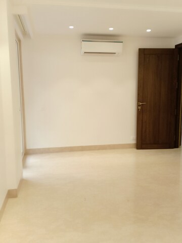 Room in 4 BHK Apartment at Boutique Residential Apartments D-6 4, Vasant Vihar – for Sale