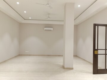 Room in 4 BHK Apartment at Boutique Residential Apartments D-6 4, Vasant Vihar – for Sale