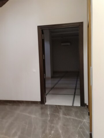 Room in 4 BHK Apartment at Boutique Residential Apartments D-6 4, Vasant Vihar – for Sale