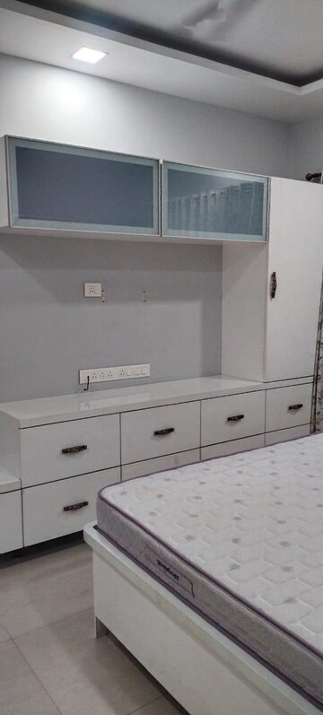 Furnished Amenities in 3 BHK Apartment at Raheja Sherwood, Goregaon East – for Rent