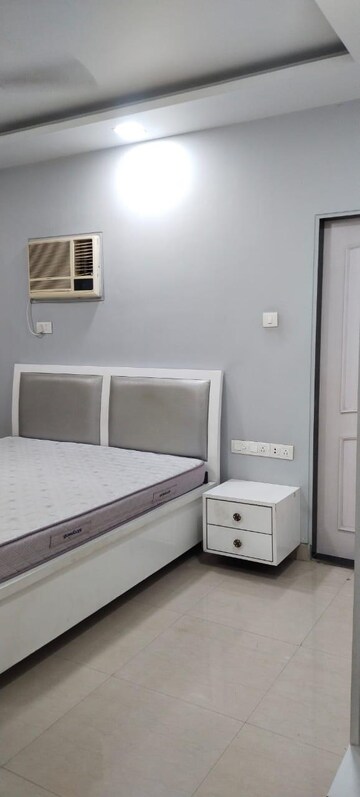 Bedroom in 3 BHK Apartment at Raheja Sherwood, Goregaon East – for Rent