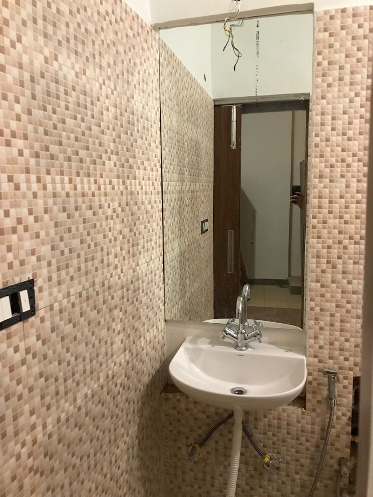 Bathroom, rwa-apartments 3 Bedroom 200 Sq.Ft. Apartment In Sector 31 Noida 8877608