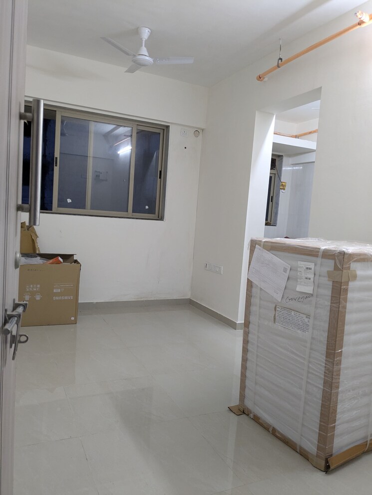 Room, satellite-garden 1 Bedroom 310 Sq.Ft. Apartment In Goregaon East Mumbai 8877650