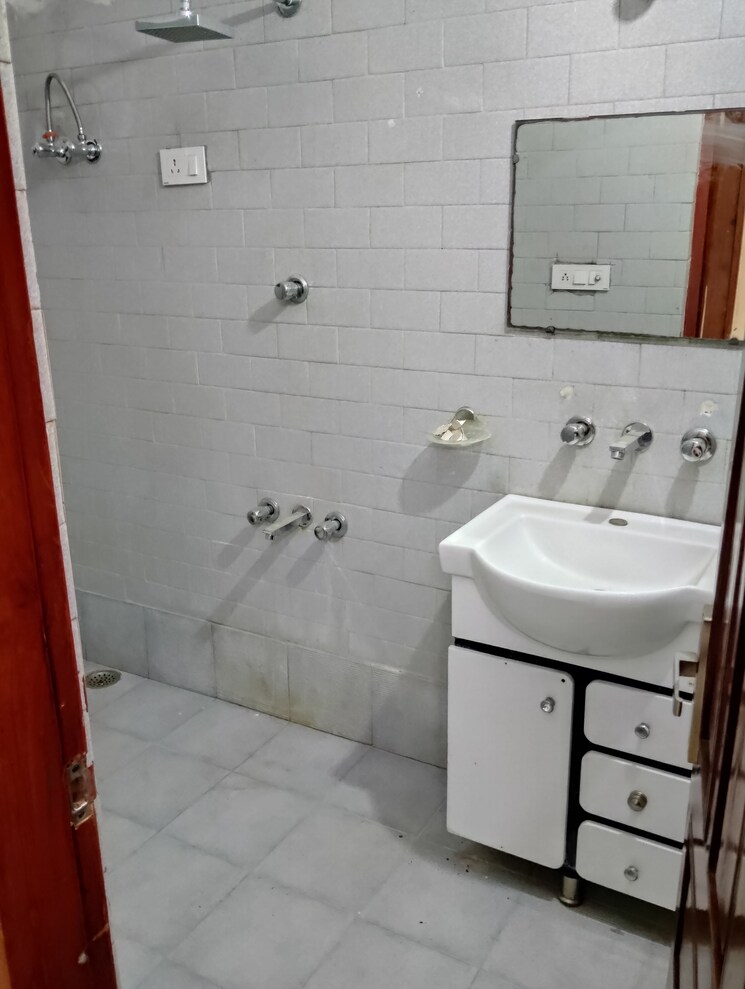 Bathroom, sector 14 3 Bedroom 3150 Sq.Ft. Independent House In Sector 14 Faridabad 8877677