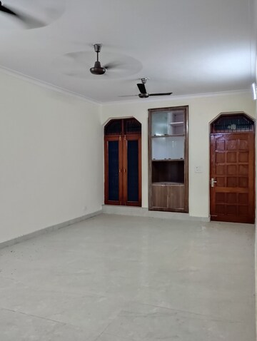Room in 3 BHK Independent House at Sector 14 – for Rent