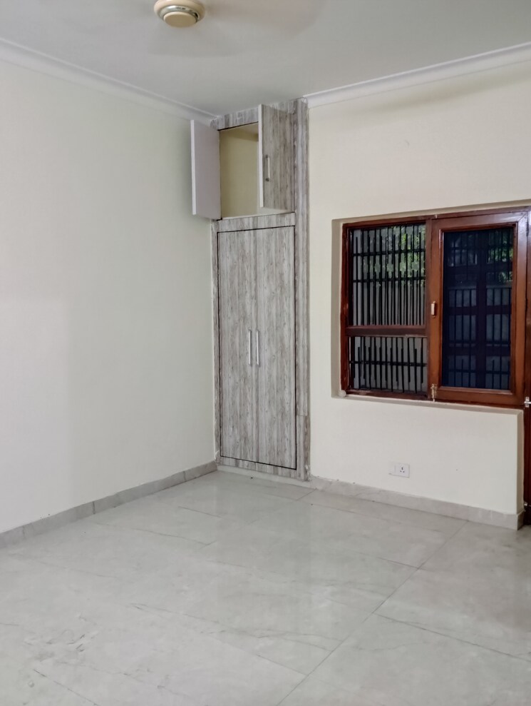 Room, sector 14 3 Bedroom 3150 Sq.Ft. Independent House In Sector 14 Faridabad 8877677