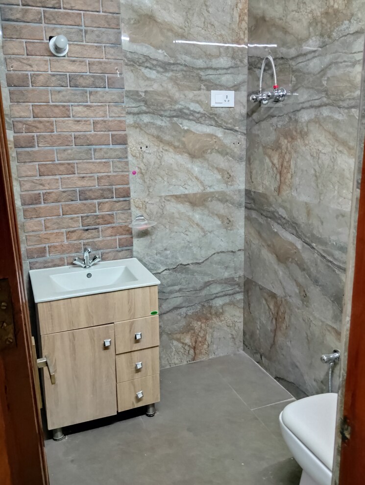 Bathroom, sector 14 3 Bedroom 3150 Sq.Ft. Independent House In Sector 14 Faridabad 8877677