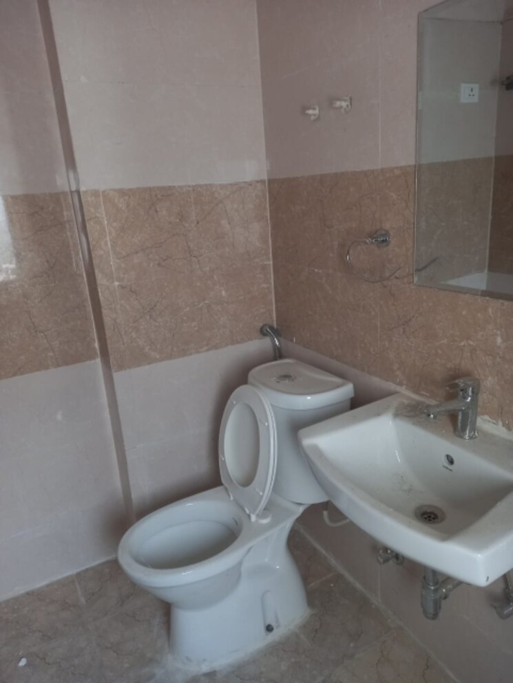 Bathroom, amrapali-golf-homes 2.5 Bedroom 945 Sq.Ft. Apartment In Sector 4 Greater Noida Greater Noida 8877678