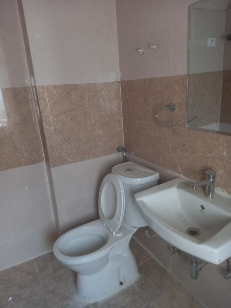 Bathroom, amrapali-golf-homes 2.5 Bedroom 945 Sq.Ft. Apartment In Sector 4 Greater Noida Greater Noida 8877678