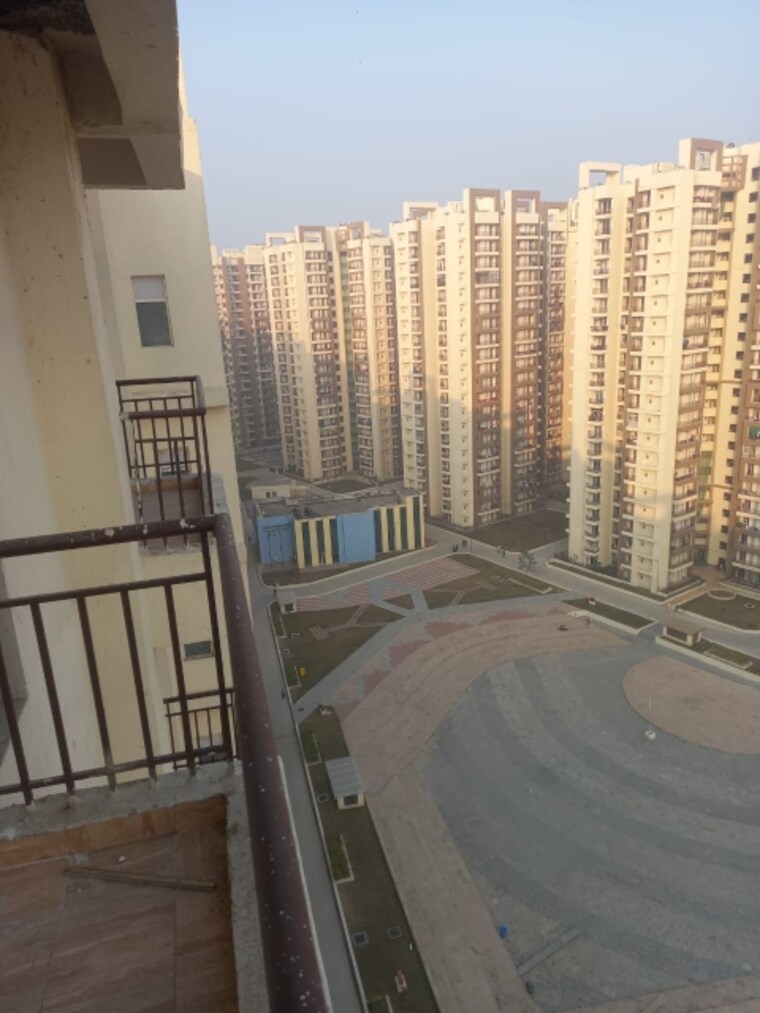 Balcony, amrapali-golf-homes 2.5 Bedroom 945 Sq.Ft. Apartment In Sector 4 Greater Noida Greater Noida 8877678