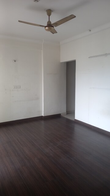 Room in 3 BHK Apartment at Supertech Ecovillage II, Sector 16b Greater Noida – for Rent