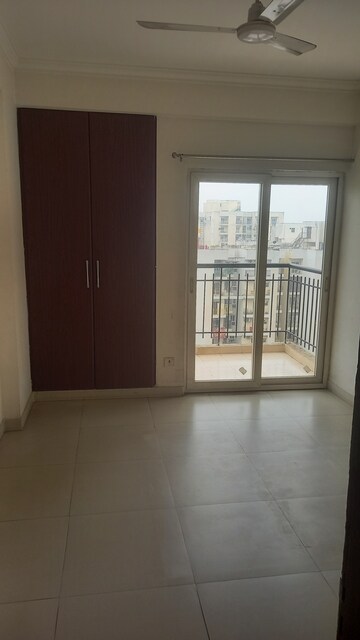 Room in 3 BHK Apartment at Supertech Ecovillage II, Sector 16b Greater Noida – for Rent
