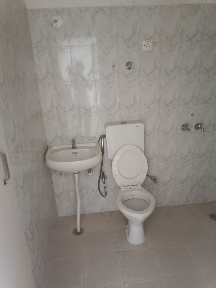 Bathroom, sarvome-shree-homes 3 Bedroom 645 Sq.Ft. Apartment In Sector 45 Faridabad 8877823