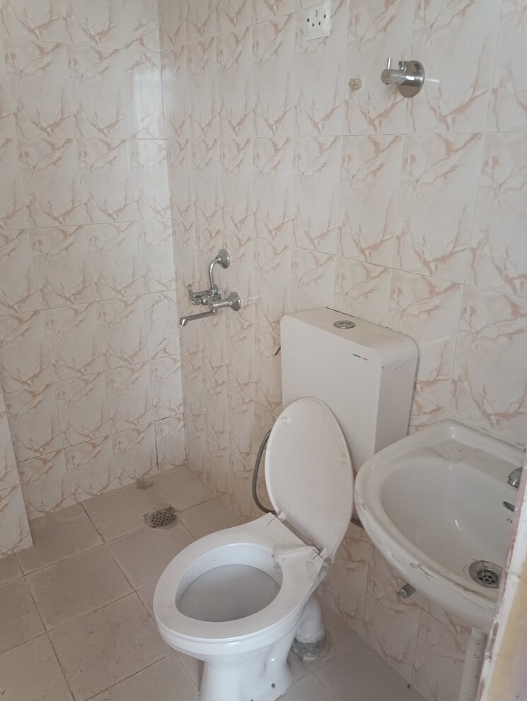 Bathroom, sarvome-shree-homes 3 Bedroom 645 Sq.Ft. Apartment In Sector 45 Faridabad 8877823