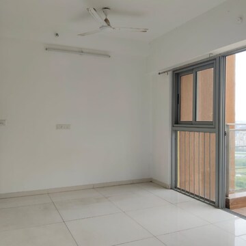 Room in 1 BHK Apartment at Amanora Adreno Towers, Amanora Park Town – for Rent