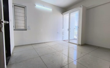 Room in 2 BHK Apartment at Yashwin Orizzonte, Kharadi – for Rent