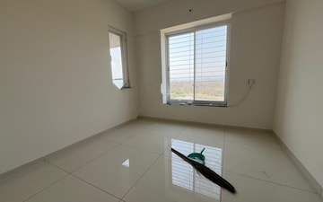 Room in 2 BHK Apartment at Yashwin Orizzonte, Kharadi – for Rent