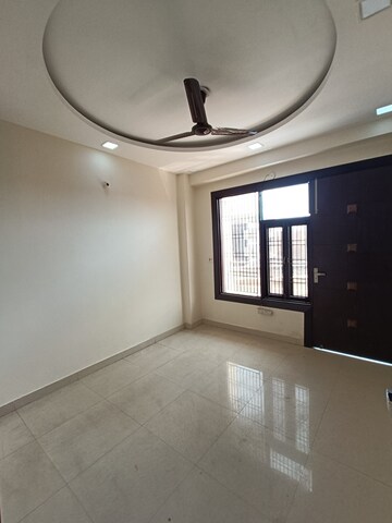 Room in 3 BHK Builder Floor at Dwarka – for Rent