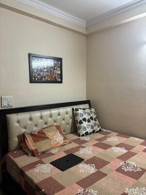 Bedroom in 2.5 BHK Builder Floor at Uppal Southend, Sector 49 – for Sale