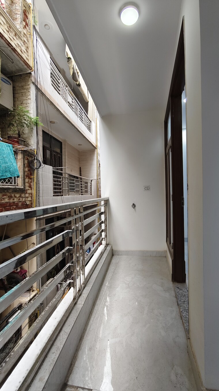 Balcony, govindpuri 3 Bedroom 900 Sq.Ft. Builder Floor In Govindpuri Delhi 8878136