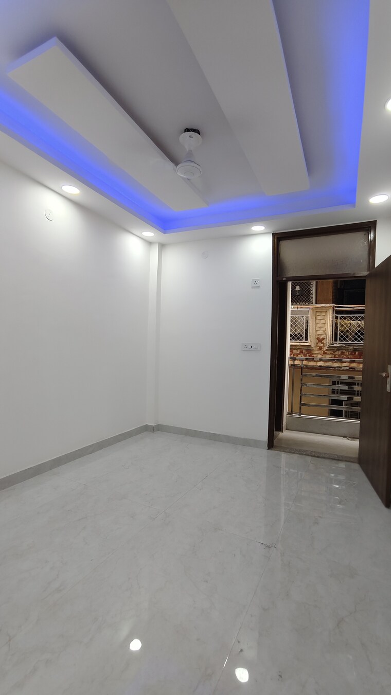 Room, govindpuri 3 Bedroom 900 Sq.Ft. Builder Floor In Govindpuri Delhi 8878136