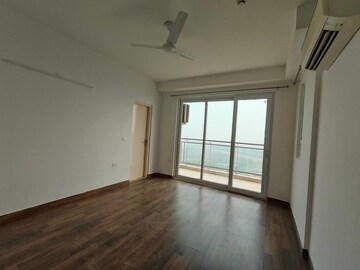 Room in 3 BHK Apartment at Conscient Heritage Max, Sector 102 – for Rent