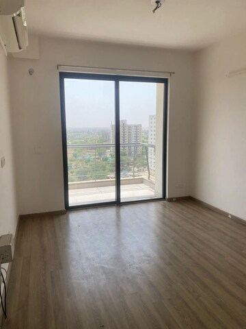 Room in 3 BHK Apartment at Conscient Heritage Max, Sector 102 – for Rent