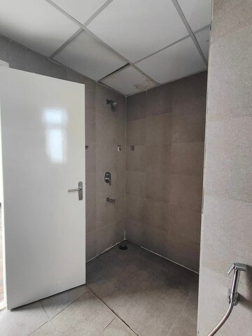 Room in 3 BHK Apartment at Conscient Heritage Max, Sector 102 – for Rent