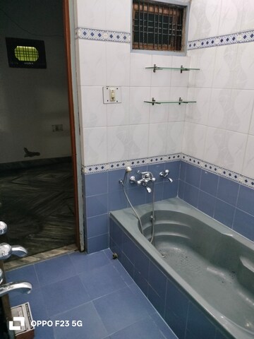 Kitchen in 2 BHK Builder Floor at Gomti Nagar – for Rent